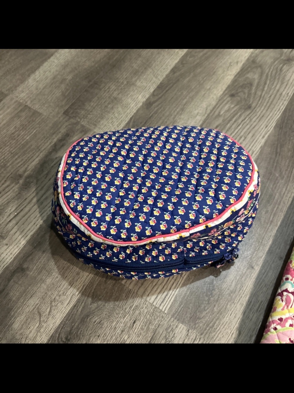Vera Bradley Quilted Navy Floral bag - Picture 3 of 3